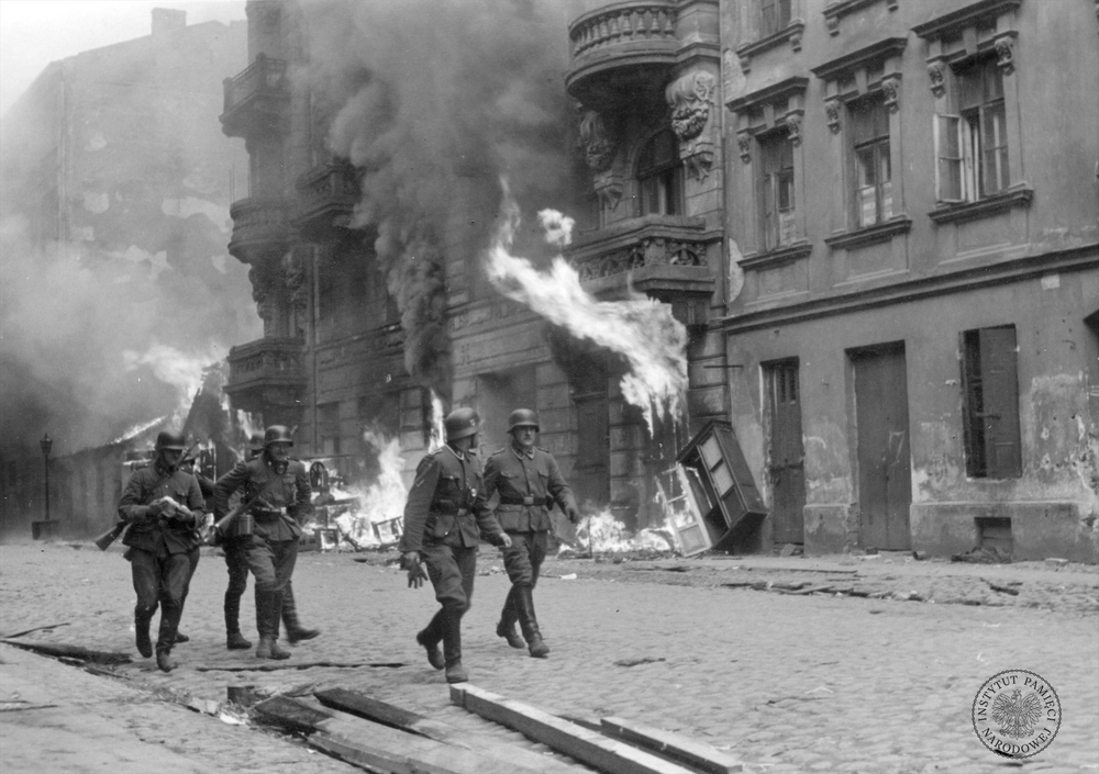 Powstanie w getcie warszawskim. Raport Jürgena Stroopa dla Reichsführera SS Heinricha Himmlera pt. „Es gibt keine jüdischen Wohnbezirk – in Warschau mehr!” („Żydowska dzielnica mieszkaniowa w Warszawie już nie istnieje!”). Warszawa, kwiecień-maj 1943 r. (fot. z zasobu IPN)