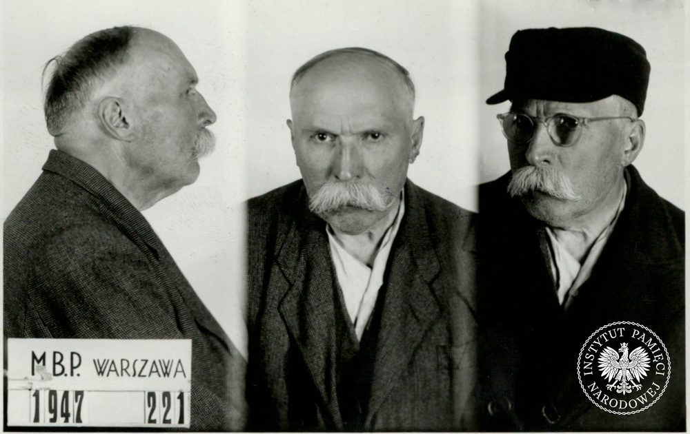 Zdjęcie sygnalityczne Kazimierza Pużaka, wykonane w siedzibie Ministerstwa Bezpieczeństwa Publicznego w Warszawie w 1947 r. Fot. z zasobu IPN