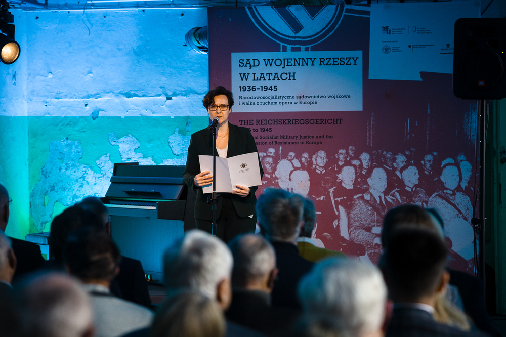 Prezentacja wystawy „Sąd Wojenny Rzeszy w latach 1936–1945. Narodowosocjalistyczne sądownictwo wojskowe i walka z ruchem oporu w Europie” – Warszawa, 9 kwietnia 2025. Na zdj. dyrektor Muzeum Żołnierzy Wyklętych i Więźniów Politycznych PRL Adrianna Garnik. Fot. Sławek Kasper (IPN)