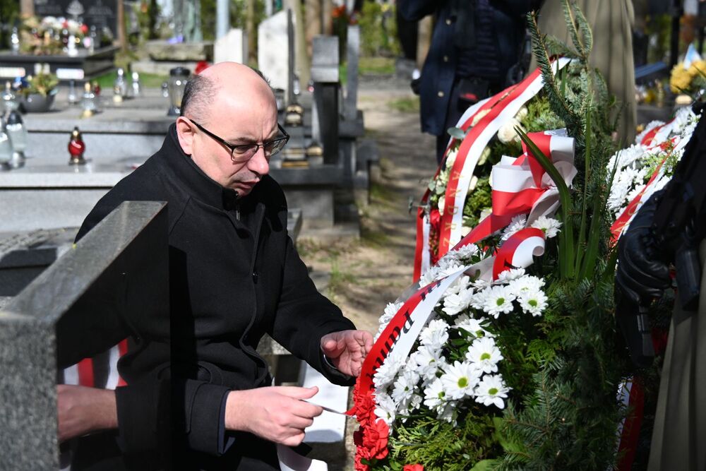 Uczciliśmy pamięć ofiar katastrofy smoleńskiej. Na zdj. zastępca prezesa IPN dr Mateusz Szpytma – Kraków, 10 kwietnia 2025. Fot. Żaneta Wierzgacz (IPN)