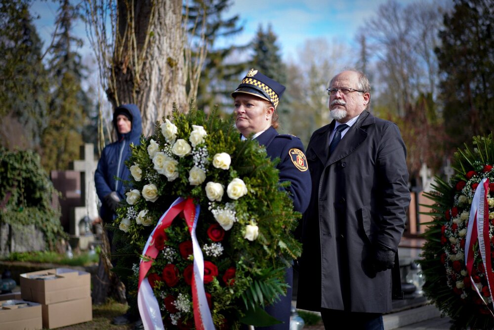 Uczciliśmy pamięć ofiar katastrofy smoleńskiej. Na zdj. dyrektor BUWiM Adam Siwek – Warszawa, 10 kwietnia 2025. Fot. Mateusz Niegowski (IPN)