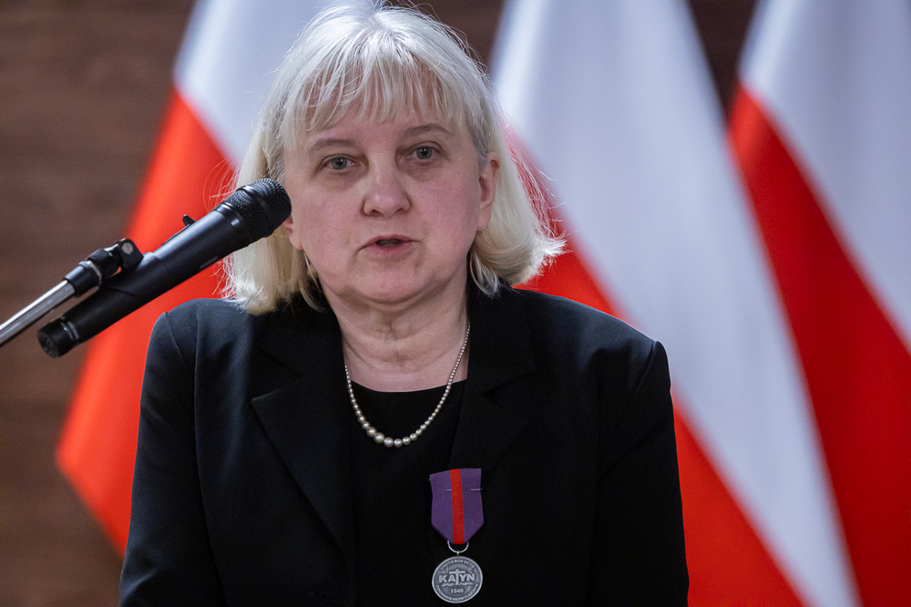 Uroczystości upamiętniające ofiary Zbrodni Katyńskiej. Na zdj. dr Ewa Kowalska – Warszawa, 12 kwietnia 2025. Fot. Sławek Kasper (IPN)