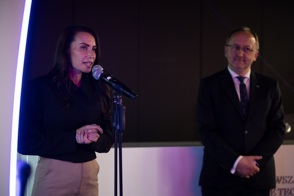 Najnowszy projekt edukacyjny Biura Nowych Technologii IPN „Cyfrowi Bohaterowie”. Na zdj. dyrektor BNT Magdalena Hajduk i zastępca prezesa IPN dr hab. Karol Polejowski – Warszawa, 14 kwietnia 2025. Fot. Sławek Kasper (IPN)