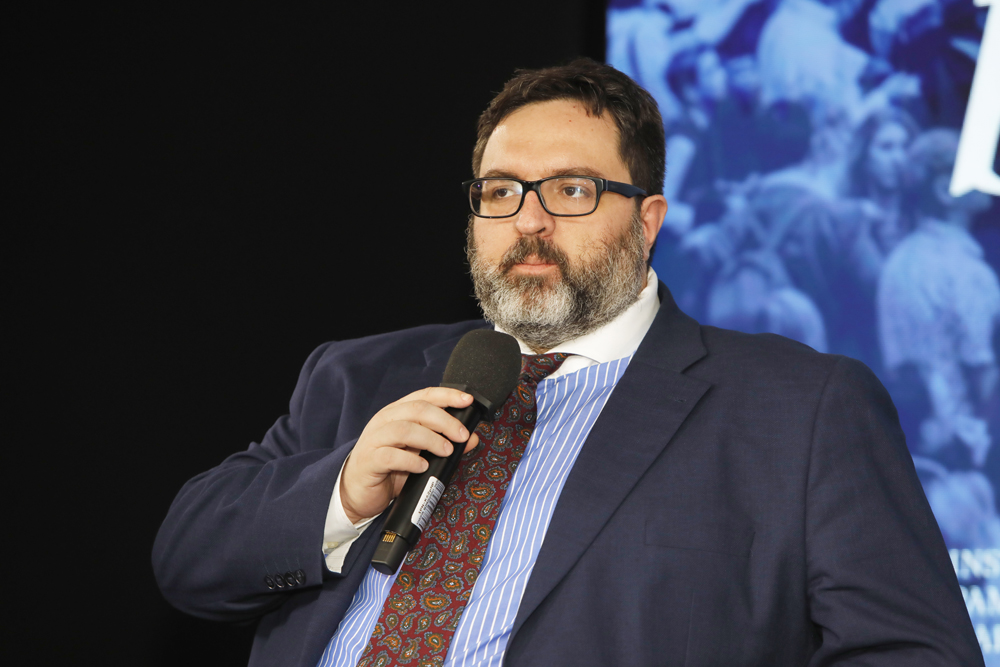 Spotkanie „Papież w oczach bezpieki i partii” z cyklu „Oblicza historii” – Warszawa, 15 kwietnia 2025. Na zdj. dr hab. Rafał Łatka. Fot. Piotr Życieński (IPN)