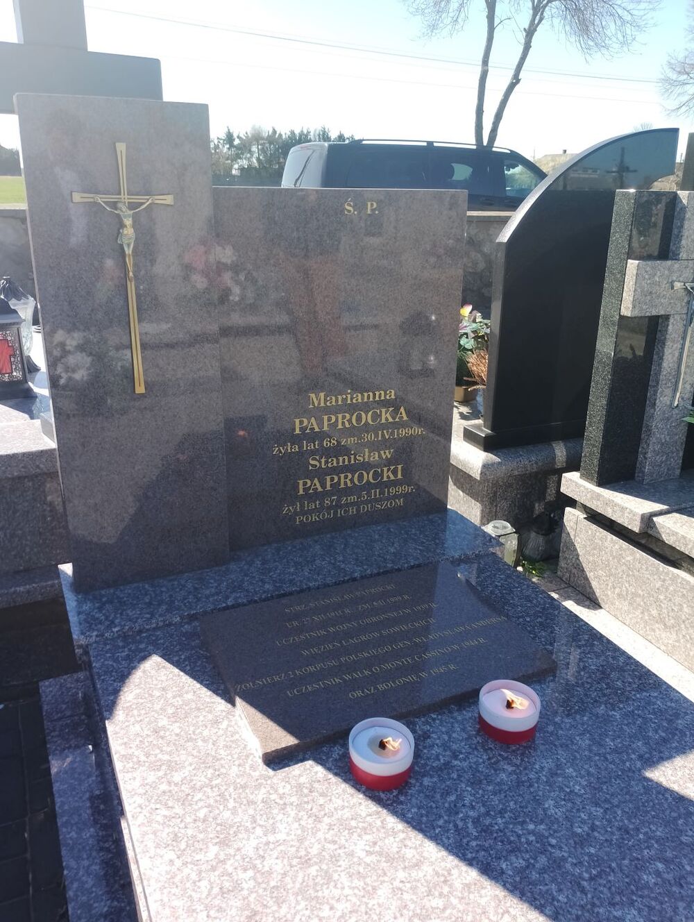 Tablica na grobie weterana – żołnierza 2 Korpusu Polskiego, Kosów Lacki. Fot. Sylwia Kostyra (OBUWiM w Lublinie)