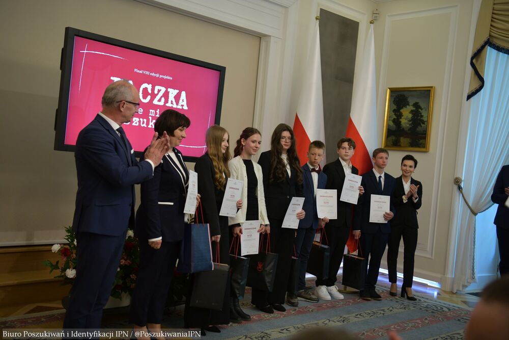 Gala finałowa VIII edycji projektu edukacyjnego „Łączka i inne miejsca poszukiwań” – Warszawa, 23 kwietnia 2025. Fot. Biuro Poszukiwań i Identyfikacji IPN