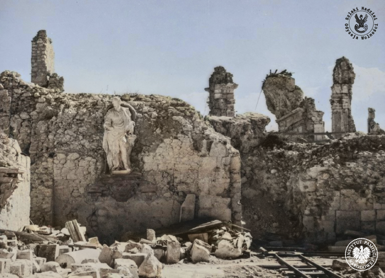 Ruiny klasztoru na Monte Cassino, maj 1945 r. fot. AIPN