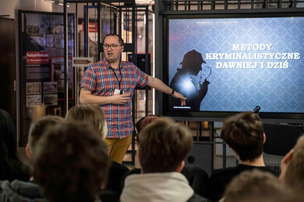 „Historia w artefaktach zapisana” – nowa wystawa Archiwum IPN w Izbie Pamięci Strzelecka 8 – Warszawa, 28 kwietnia 2025. Fot. Katarzyna Adamów (IPN)