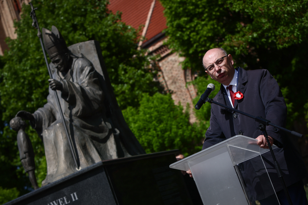 80. rocznica oswobodzenia więźniów KL Ravensbrück – Chojna, 3 maja 2025. Na zdj. zastępca prezesa IPN dr Mateusz Szpytma. Fot. Sławek Kasper (IPN)