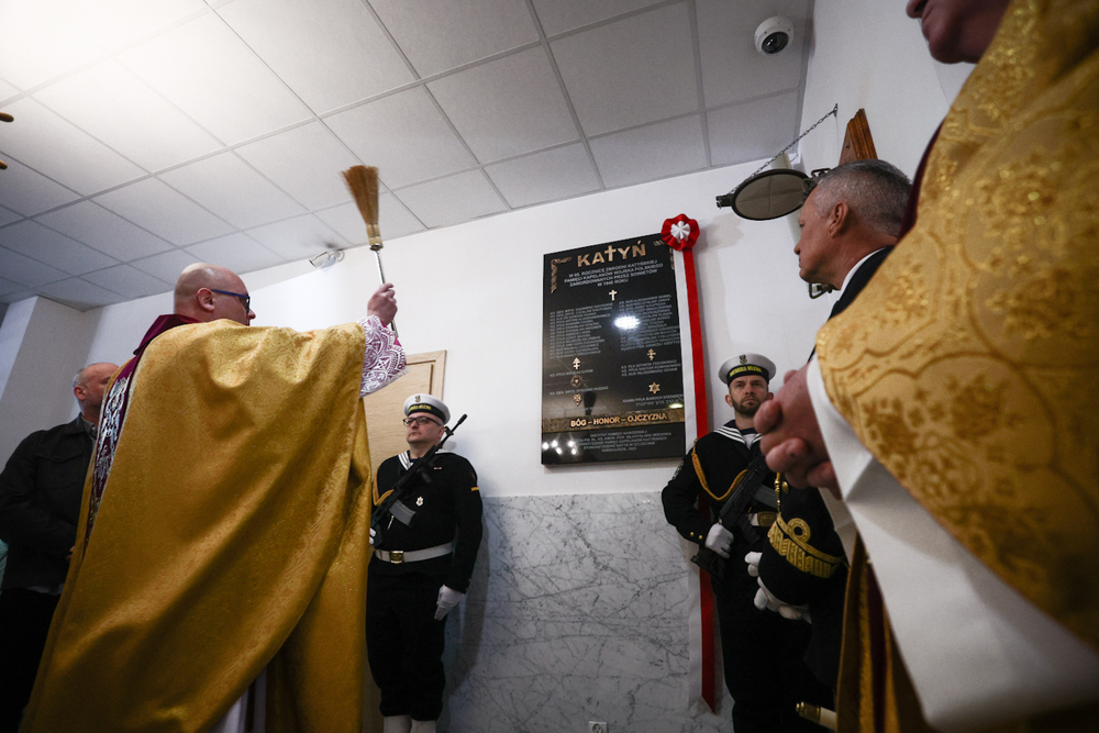 W Świnoujściu odsłoniliśmy tablicę poświęconą kapelanom katyńskim – 5 maja 2025. Fot. Sławek Kasper (IPN)