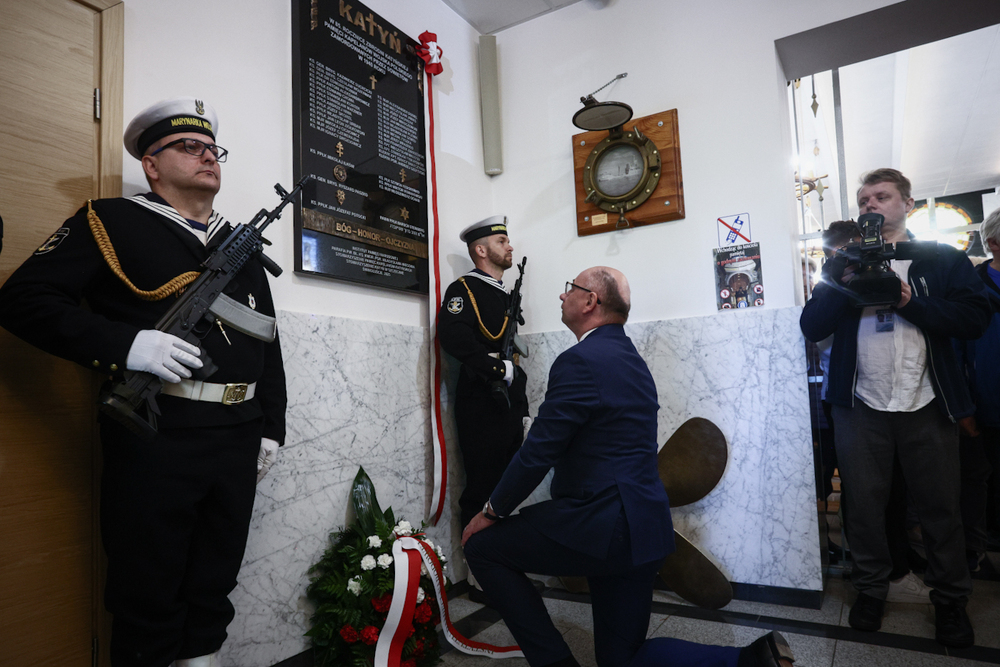 W Świnoujściu odsłoniliśmy tablicę poświęconą kapelanom katyńskim – 5 maja 2025. Fot. Sławek Kasper (IPN)