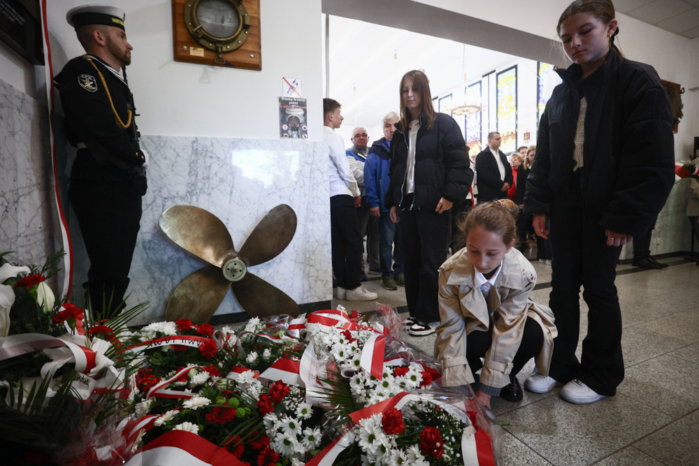 W Świnoujściu odsłoniliśmy tablicę poświęconą kapelanom katyńskim – 5 maja 2025. Fot. Sławek Kasper (IPN)