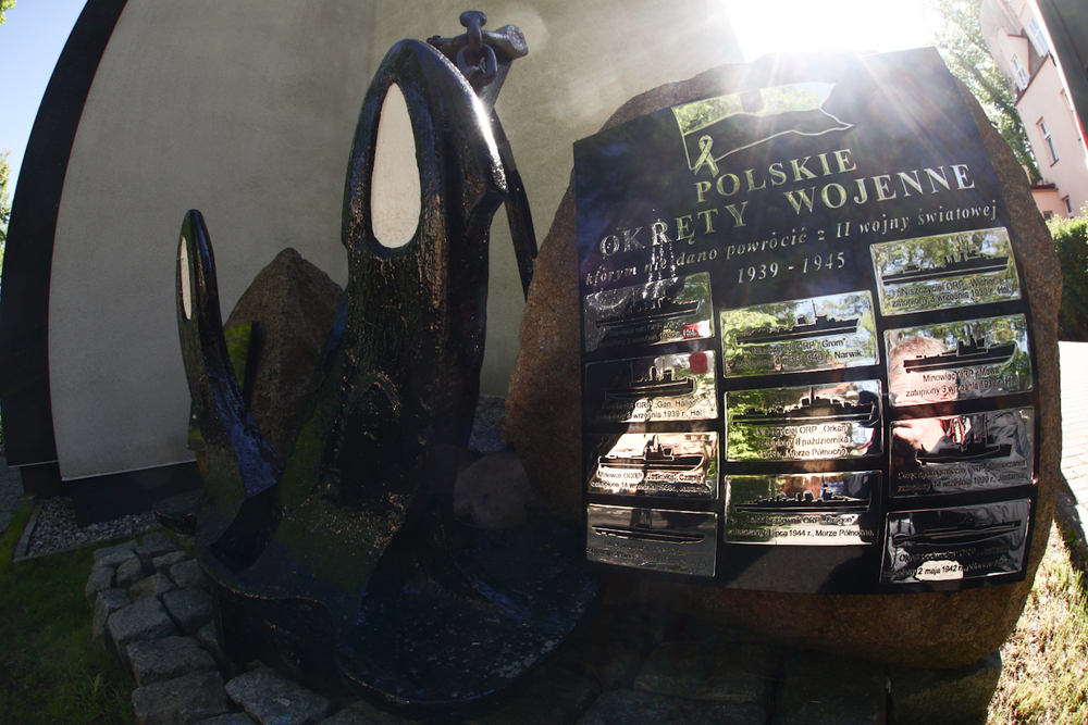 W Świnoujściu odsłoniliśmy tablicę poświęconą kapelanom katyńskim – 5 maja 2025. Fot. Sławek Kasper (IPN)