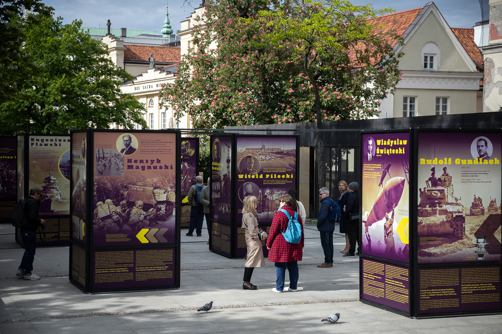W Warszawie otworzyliśmy wystawę plenerową IPN „Niepokonani” – 7 maja 2025. Fot. Sławek Kasper (IPN)