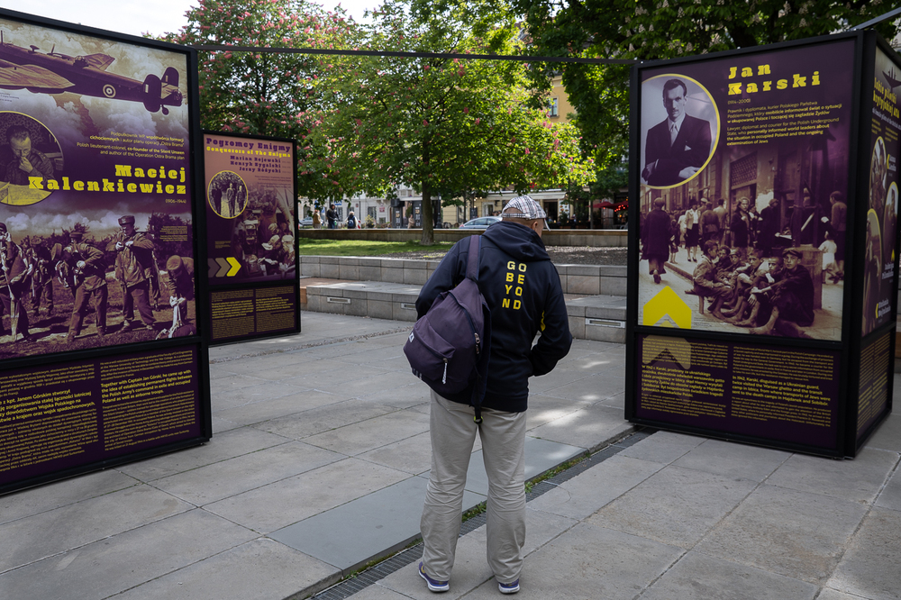 W Warszawie otworzyliśmy wystawę plenerową IPN „Niepokonani” – 7 maja 2025. Fot. Sławek Kasper (IPN)