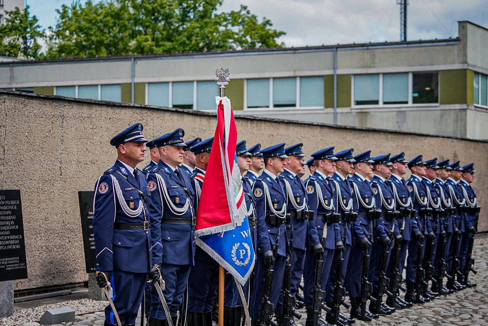 Odsłoniliśmy tablicę upamiętniającą Funkcjonariuszy Policji Państwowej II RP – Warszawa, 9 maja 2025. Fot. Mateusz Niegowski (IPN)
