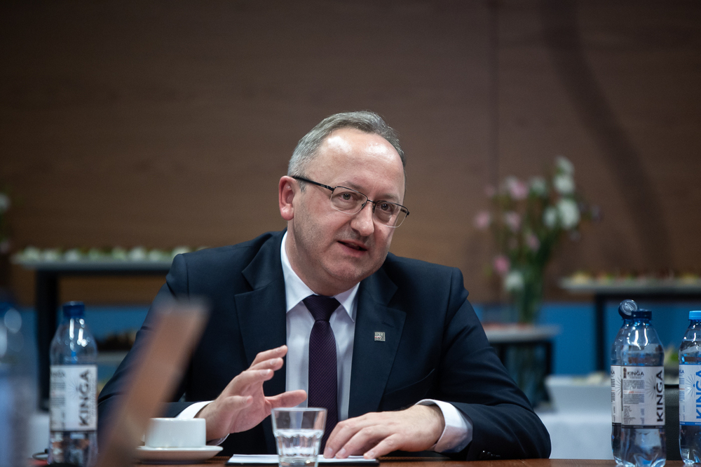 Wizyta delegacji z Albanii w IPN. Na zdj. zastępca prezesa IPN dr hab. Karol Polejowski – Warszawa, 13 maja 2025. Fot. Sławek Kasper (IPN)