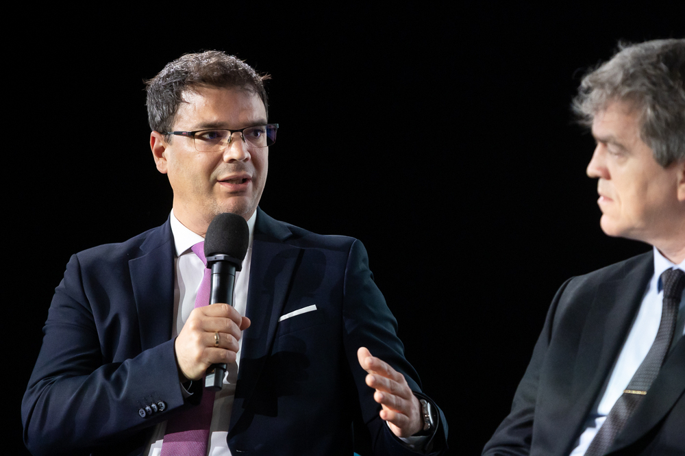 Międzynarodowa dyskusja naukowa „1945 – rok nowego zniewolenia. Doświadczenie Europy Środkowo-Wschodniej”. Na zdj. zastępca przewodniczącego Komitetu Pamięci Narodowej – Węgry dr Áron Máthé – Warszawa, 14 maja 2025. Fot. Sławek Kasper (IPN)