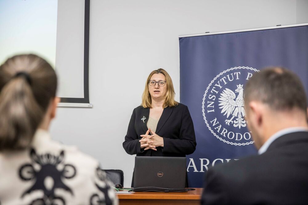 Wizyta delegacji z Albanii w Archiwum IPN – 14 maja 2025. Na zdj. Marzena Kruk – dyrektor Archiwum IPN. Fot. Katarzyna Adamów (IPN)