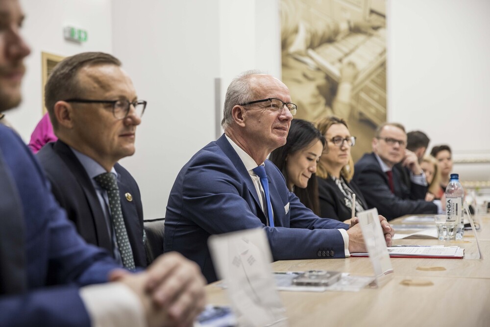 IPN podpisał „Memorandum o porozumieniu i wymianie” z Koreańską Organizacją Pamięci o Wojnie, reprezentującą Muzeum Wojny Koreańskiej – Warszawa, 19 maja 2025. Fot. Katarzyna Adamów (IPN)