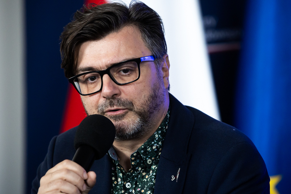 Konferencja prasowa dotycząca zakończenia terenowego etapu prac ekshumacyjnych w dawnej wsi Puźniki na terytorium Ukrainy. Na zdj. Maciej Dancewicz, wiceprezes Fundacji „Wolność i Demokracja” – Warszawa, 21 maja 2025. Fot. Sławek Kasper (IPN)