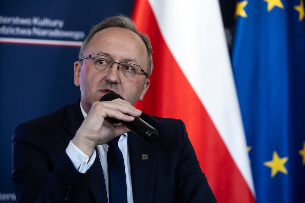 Konferencja prasowa dotycząca zakończenia terenowego etapu prac ekshumacyjnych w dawnej wsi Puźniki na terytorium Ukrainy. Na zdj. dr hab. Karol Polejowski, zastępca prezesa IPN – Warszawa, 21 maja 2025. Fot. Sławek Kasper (IPN)