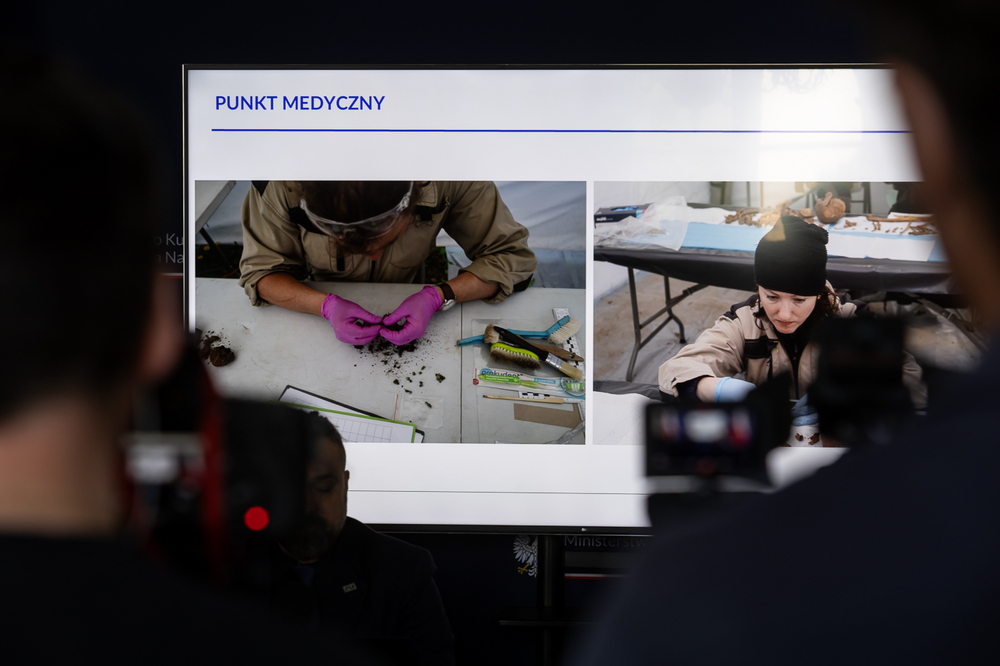 Konferencja prasowa dotycząca zakończenia terenowego etapu prac ekshumacyjnych w dawnej wsi Puźniki na terytorium Ukrainy – Warszawa, 21 maja 2025. Fot. Sławek Kasper (IPN)