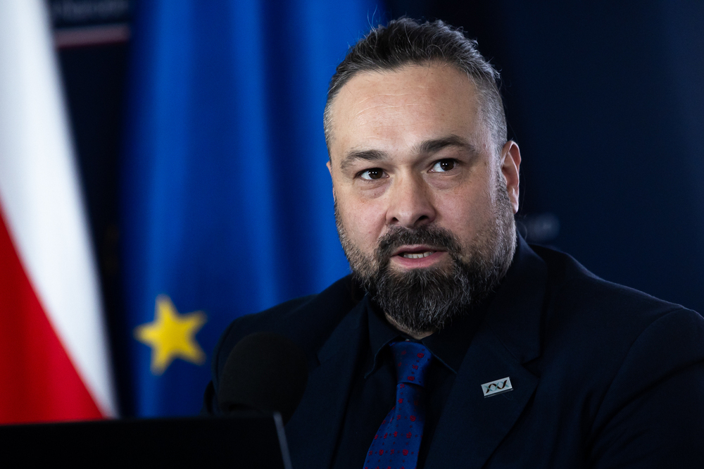 Konferencja prasowa dotycząca zakończenia terenowego etapu prac ekshumacyjnych w dawnej wsi Puźniki na terytorium Ukrainy. Na zdj. prof. Andrzej Ossowski z Katedry Medycyny Sądowej Pomorskiego Uniwersytetu Medycznego – Warszawa, 21 maja 2025. Fot. Sławek Kasper (IPN)