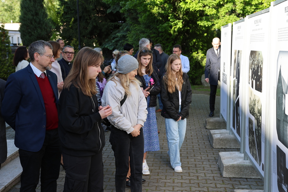 Otwarcie wystawy o ks. Stanisławie Streichu – męczenniku za wiarę. Luboń, 23.05.2025. Fot. Rafał Pękalski (IPN)