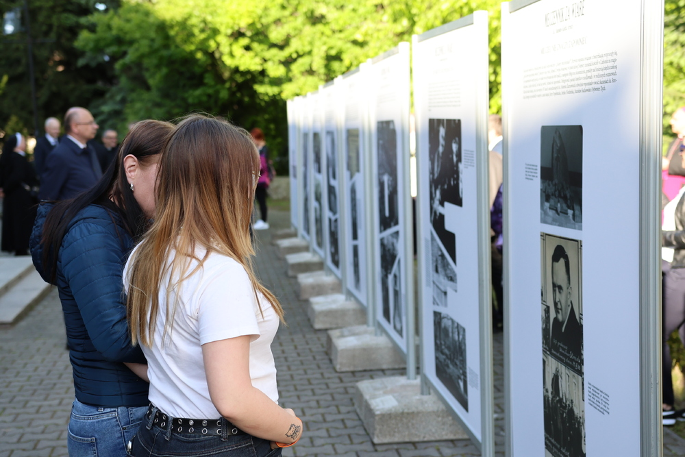 Otwarcie wystawy o ks. Stanisławie Streichu – męczenniku za wiarę. Luboń, 23.05.2025. Fot. Rafał Pękalski (IPN)