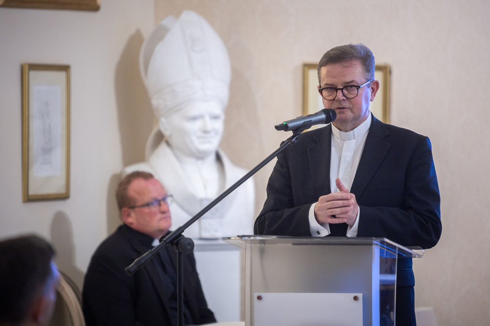 Instytut Pamięci Narodowej i Kościół św. Stanisława Biskupa i Męczennika w Rzymie będą opowiadać historię Polski – 25 maja 2025. Na zdj. rektor kościoła pw. św. Stanisława ks. Paweł Ptasznik. Fot. Sławek Kasper (IPN)