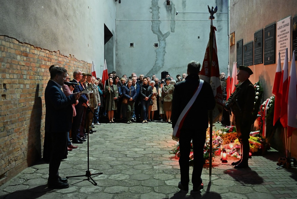 Znicze pamięci w 77. rocznicę śmierci rtm. Witolda Pileckiego – 25 maja 2025. Fot. Michalina Żelazny (Muzeum Żołnierzy Wyklętych i Więźniów Politycznych PRL)