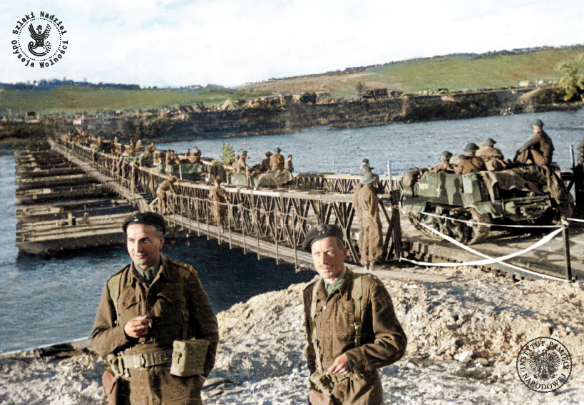 Przeprawa zbudowana przez saperów polskiej 1. Dywizji Pancernej podczas walk we Francji, sierpień–wrzesień 1944 r. Fot. ze zbiorów AIPN