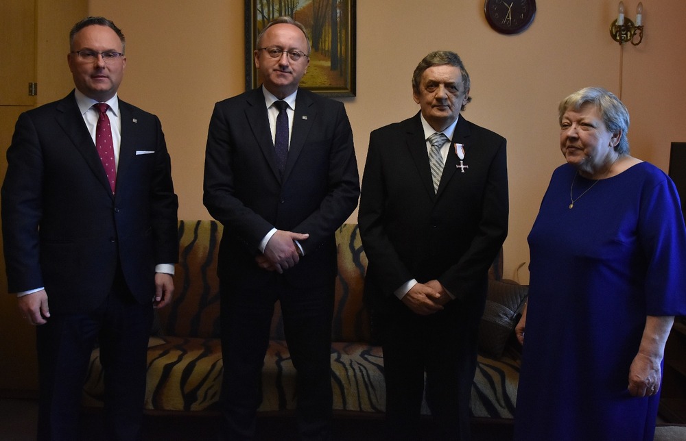 Uroczyste wręczenie odznaczenia państwowego Krzyż Wolności i Solidarności działaczowi opozycji antykomunistycznej Zbigniewowi Adamowi Golanowskiemu. – Stargard, 28 maja 2025. Fot. Marcin Manowski (IPN)