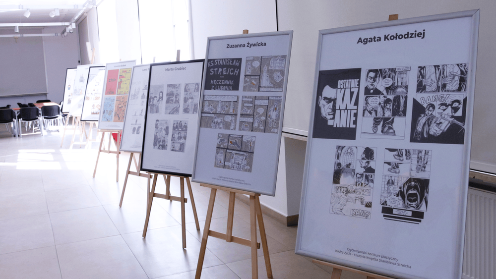 Wystawa prac laureatów ogólnopolskiego konkursu plastycznego „Kadry życia. Historia księdza Stanisława Streicha”. Fot. Agnieszka Szajewska (IPN)