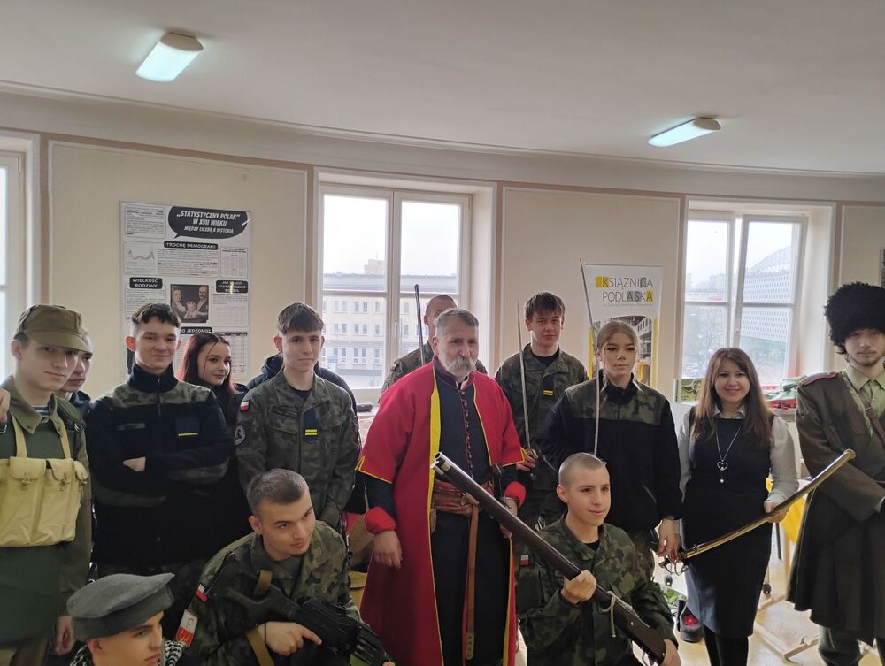 Zdjęcia z realizacji konkursu IPN „Silni Polską!” od uczestników. Liceum Ogólnokształcące Centrum Szkół Mundurowych w Białymstoku