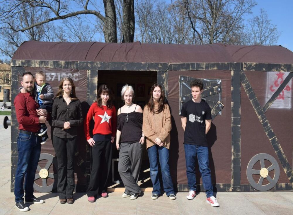 Zdjęcia z realizacji konkursu IPN „Silni Polską!” od uczestników. Państwowe Liceum Sztuk Plastycznych im. Cypriana Kamila Norwida w Lublinie