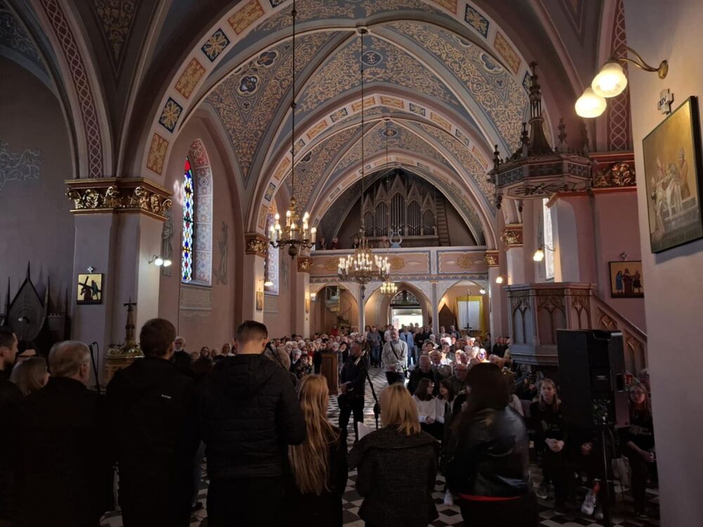 Zdjęcia z realizacji konkursu IPN „Silni Polską!” od uczestników. Publiczna Szkoła Podstawowa im. ppor. Karola Niedzielskiego „Dobosza” w Niekłaniu Wielkim