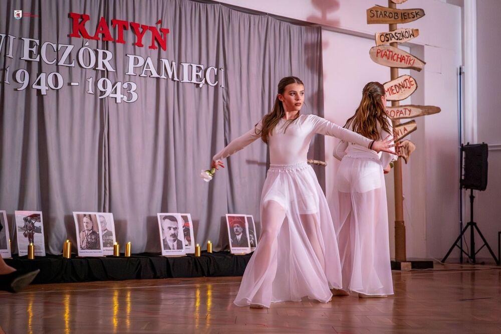 Zdjęcia z realizacji konkursu IPN „Silni Polską!” od uczestników. Zespół Szkół Ponadpodstawowych w Białogardzie