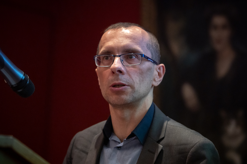 Wystawa „Szlaki Nadziei. Odyseja wolności” w Bibliotece Polskiej w Paryżu. Na zdj. naczelnik OBBH dr hab. Patryk Pleskot – 4 czerwca 2025. Fot. Sławek Kasper (IPN)