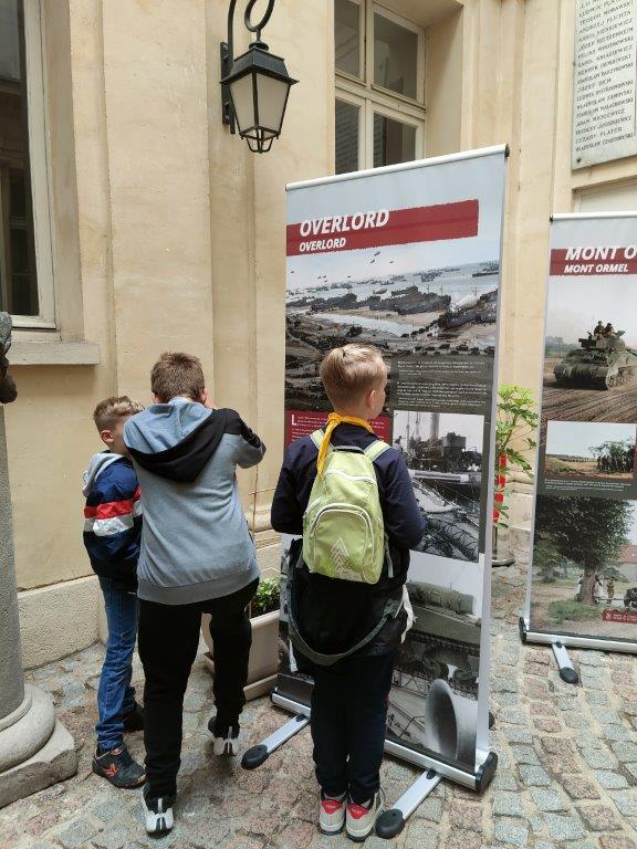Wystawa „Szlaki Nadziei. Odyseja wolności” w Bibliotece Polskiej w Paryżu. Fot. Hanna Zaworonko/ Biblioteka Polska w Paryżu