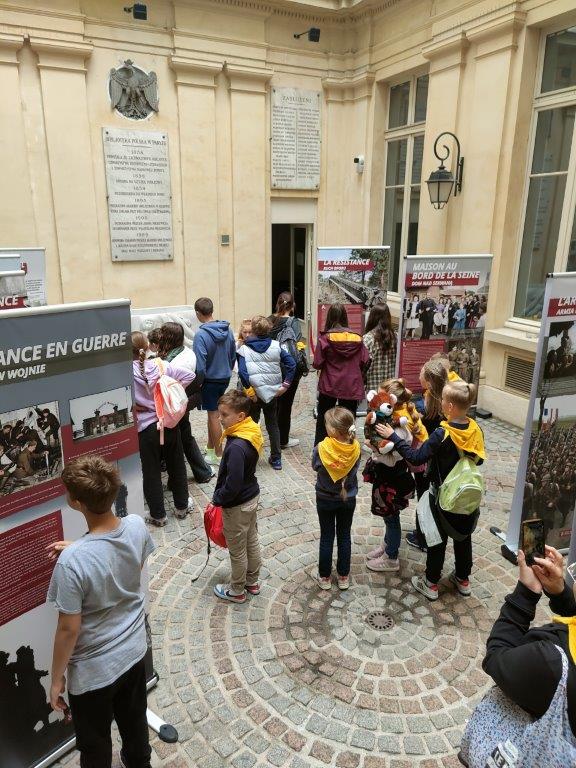 Wystawa „Szlaki Nadziei. Odyseja wolności” w Bibliotece Polskiej w Paryżu. Fot. Hanna Zaworonko/ Biblioteka Polska w Paryżu