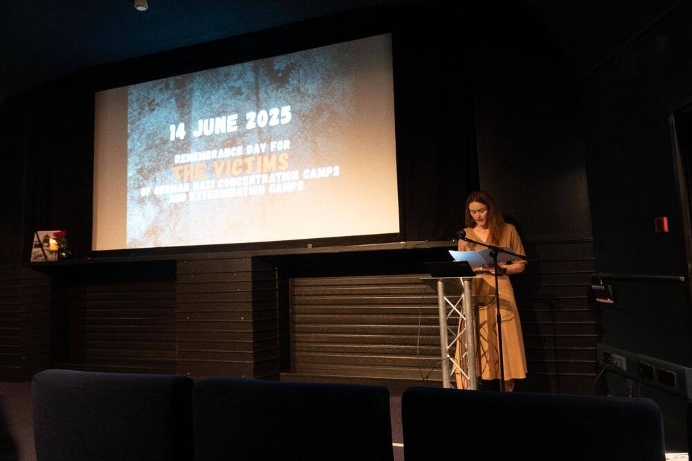Obchody Narodowego Dnia Pamięci Ofiar Niemieckich Nazistowskich Obozów Koncentracyjnych i Obozów Zagłady – Sheffield, 14 czerwca 2025. Fot. Green Light Family Support – Sheffield