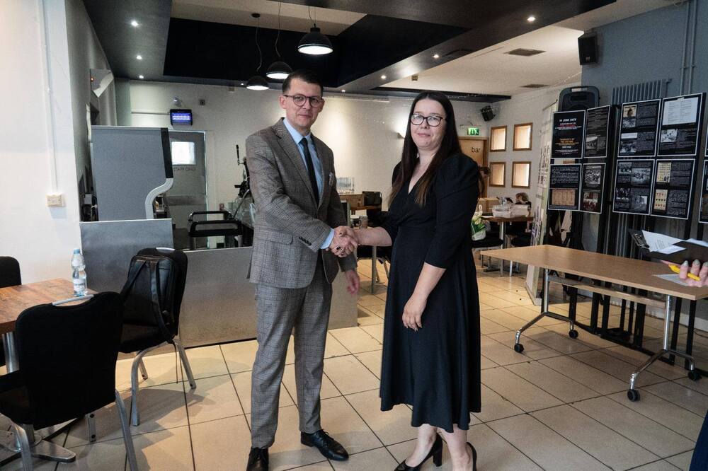 Obchody Narodowego Dnia Pamięci Ofiar Niemieckich Nazistowskich Obozów Koncentracyjnych i Obozów Zagłady – Sheffield, 14 czerwca 2025. Fot. Green Light Family Support – Sheffield