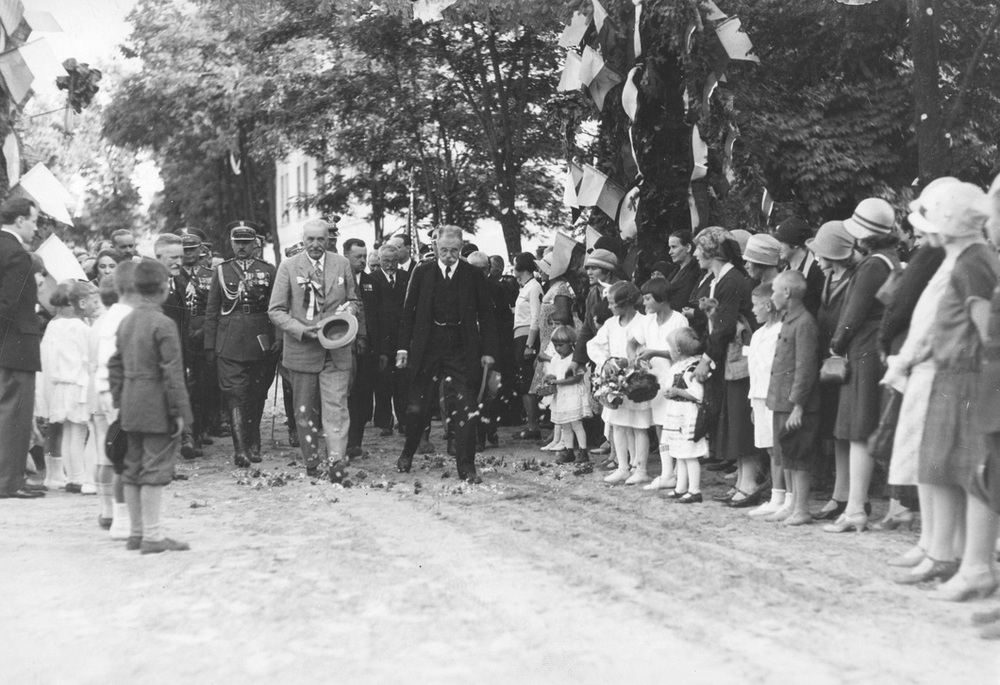 Prezydent Ignacy Mościcki i Andrzej Lubomirski podczas wizyty Głowy Państwa w w Przeworsku, lipiec 1929 r. (fot. ze zbiorów Narodowego Archiwum Cyfrowego)