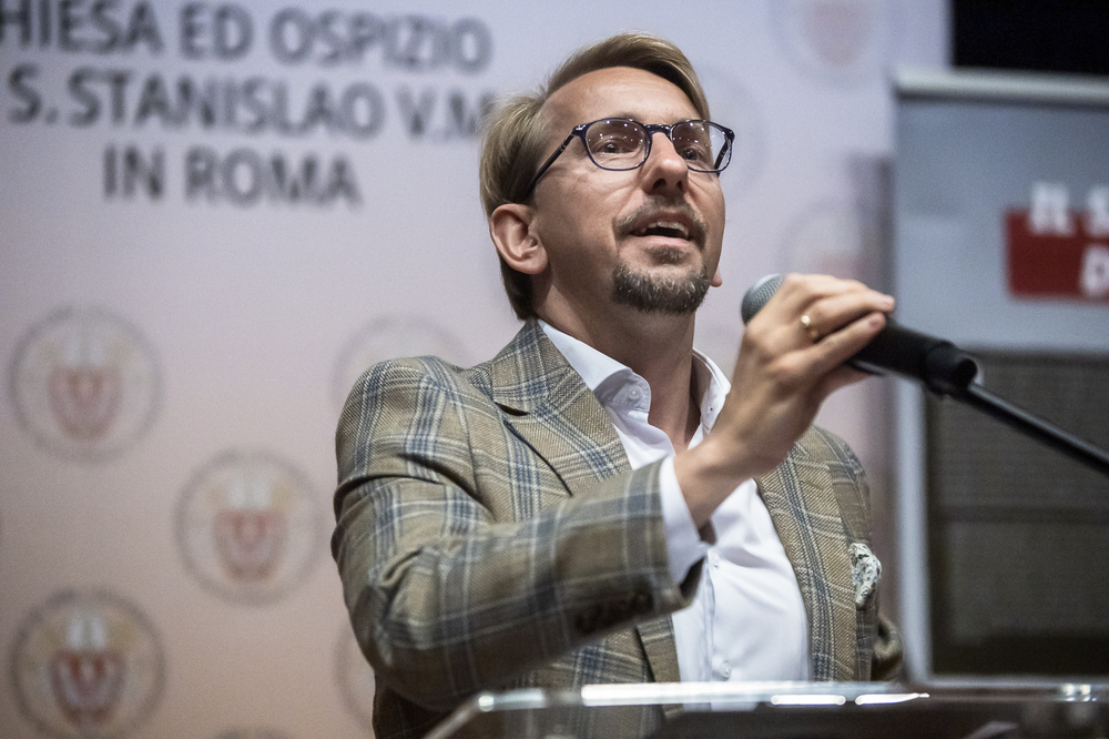 W Rzymie zaprezentowaliśmy serial IPN „Szlak Nadziei – bitwa o Monte Cassino”. Na zdj. Konsul Generalny RP w Rzymie Bartosz Skwarczyński – 22 czerwca 2025. Fot. Sławek Kasper (IPN)