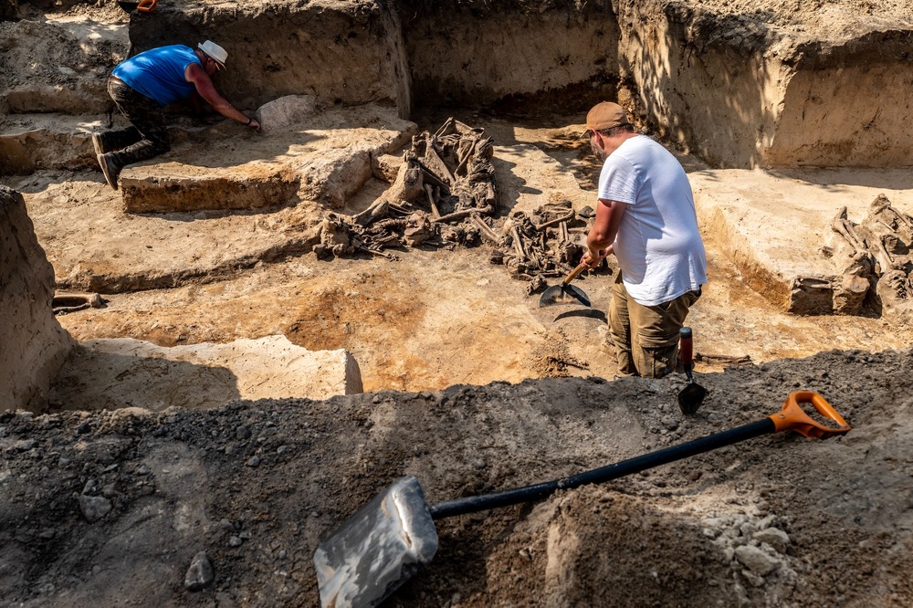 Prace poszukiwawcze ofiar Zbrodni Pomorskiej prowadzone przez pion śledczy IPN nad Jeziorem Borówno, czerwiec 2025, fot. Daniel Frymark