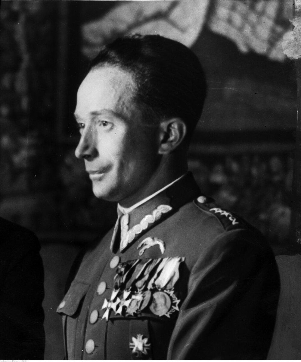 Jerzy Bajan, porucznik WP, pilot - fotografia sytuacyjna z profilu. NAC, sygn. 1-S-1082-2