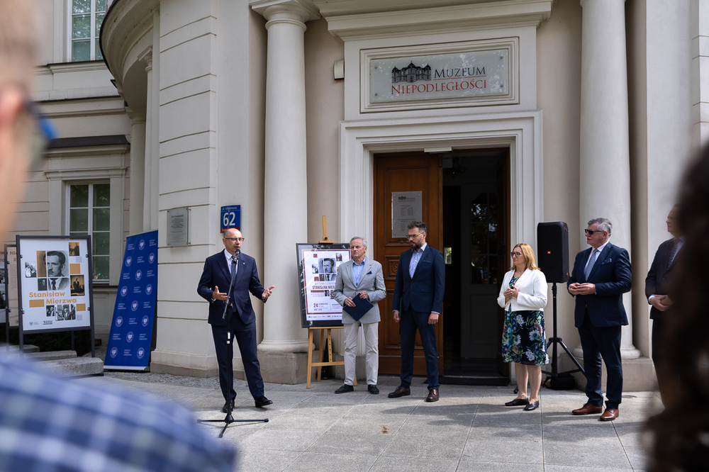 W Warszawie otworzyliśmy wystawę plenerową IPN „Stanisław Mierzwa” – 24 czerwca 2025. Fot. Sławek Kasper (IPN)