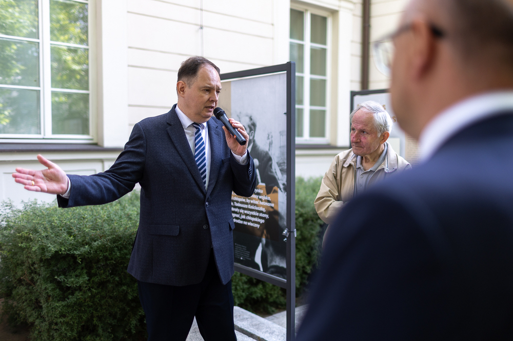 W Warszawie otworzyliśmy wystawę plenerową IPN „Stanisław Mierzwa” – 24 czerwca 2025. Fot. Sławek Kasper (IPN)